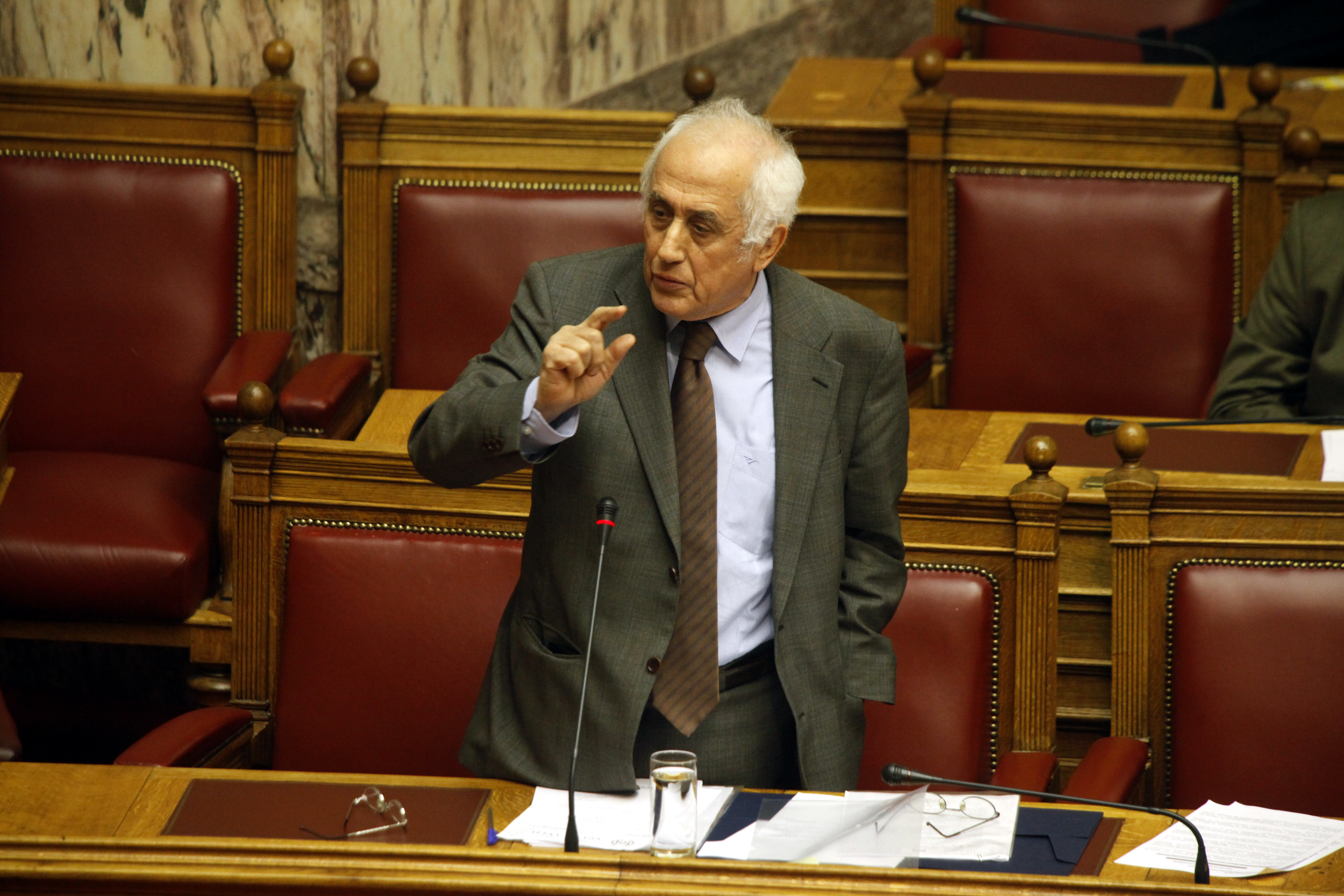Αυστηρές ποινές μέχρι το 50πλάσιο για «φακελάκια» και μερική δήμευση περιουσιών