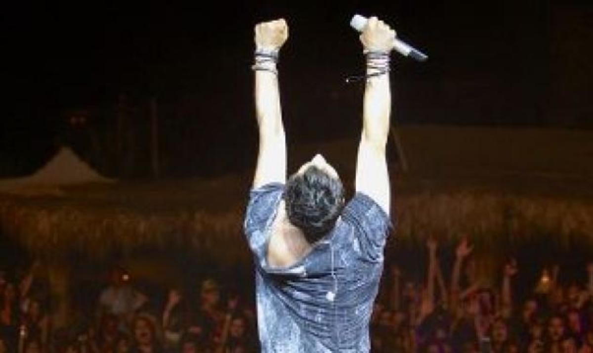 Ξεσήκωσε το κοινό στη Μύκονο ο Σάκης! Φωτογραφίες και video