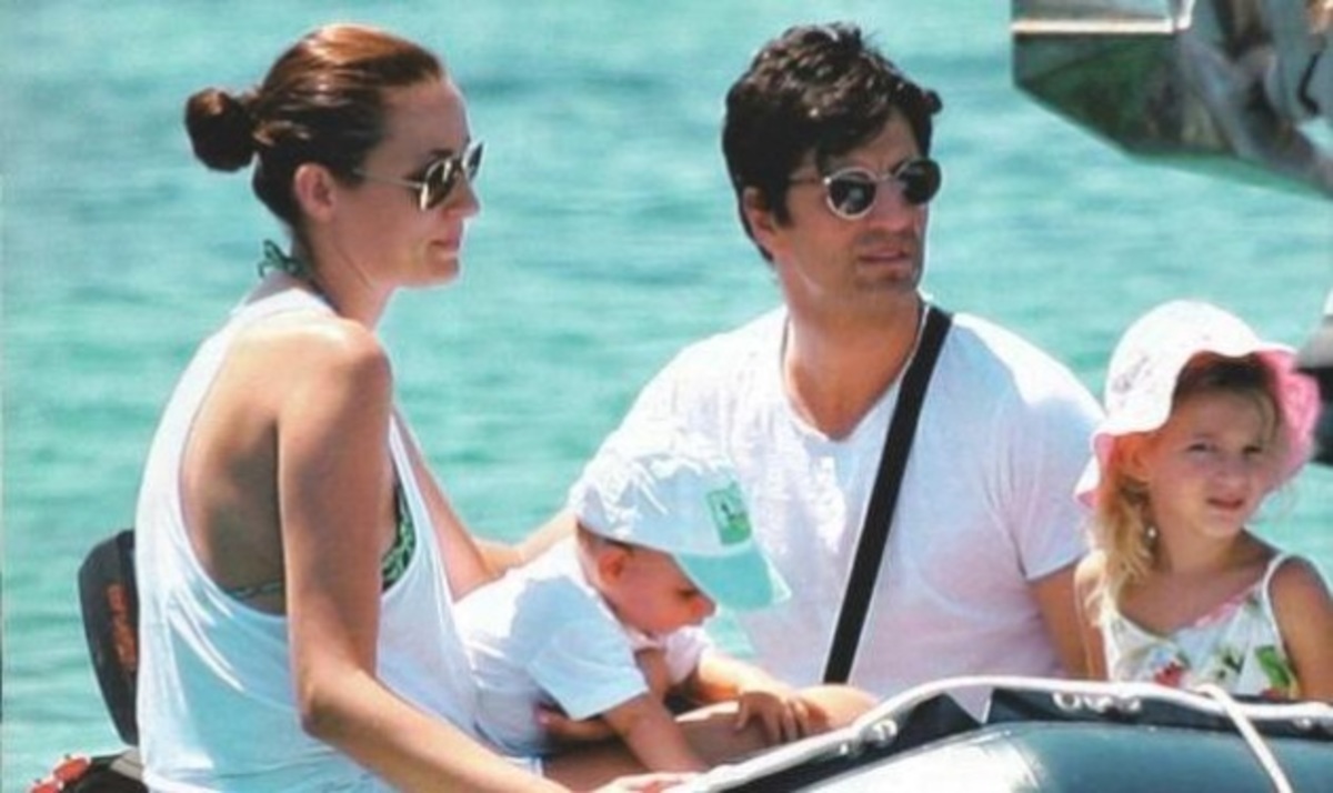 Σάκης Ρουβάς: Με την Κάτια και τα παιδιά στη Σκιάθο! Βίντεο