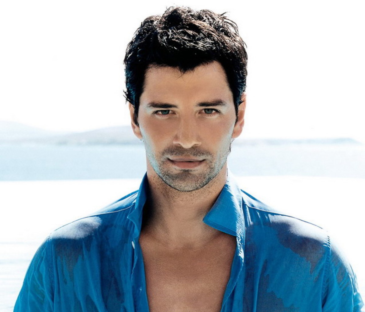 Aκούστε ΕΔΩ το νέο τραγούδι του Σάκη Ρουβά που θα παρουσιαστεί στο MADWALK!