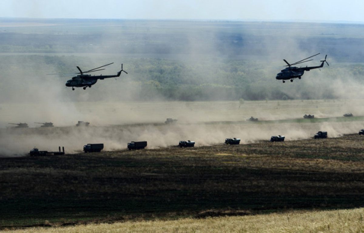 Ρωσικά στρατιωτικά γυμνάσια ανεβάζουν το θερμόμετρο – Γιατί ανησυχεί το ΝΑΤΟ; [pics, vid]