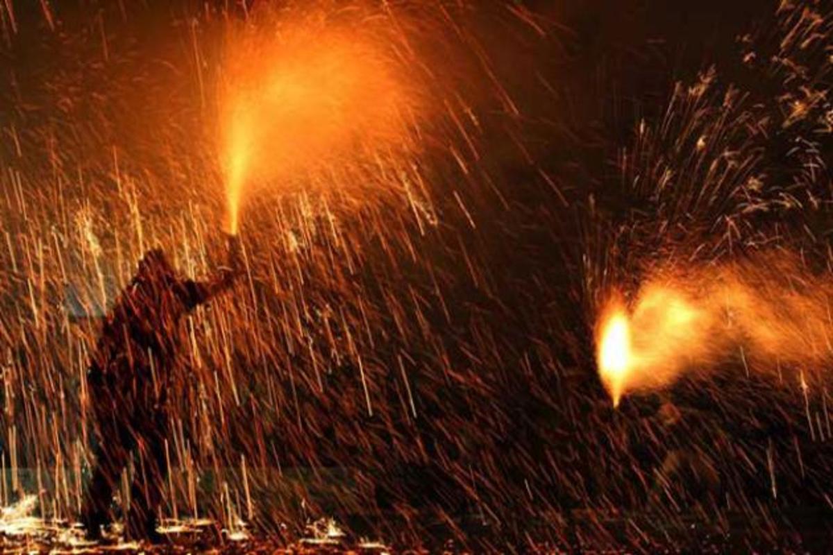 Σαϊτοπόλεμος:  Πασχαλινό έθιμο με ρίζες από τον απελευθερωτικό αγώνα του 1821! [pic,vids]