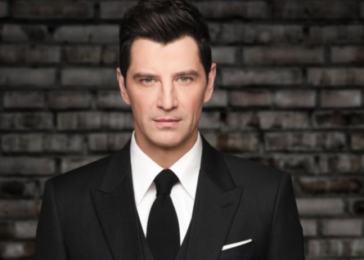 Σάκης Ρουβάς: Τι θα ρωτούσα τον Αλέξη Τσίπρα και πότε σκέφτεται να ασχοληθεί με την πολιτική