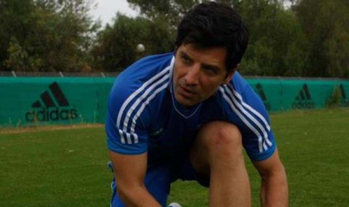 Ο Σάκης Ρουβάς παίζει ποδόσφαιρο με την Εθνική Ελλάδος! Βίντεο
