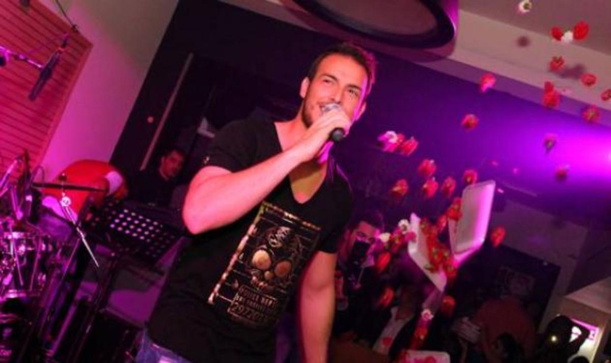 O Σάκης Αρσενίου “ταρακούνησε” τον Πειραιά στο πάρτι του Δρόμου! Φωτογραφίες