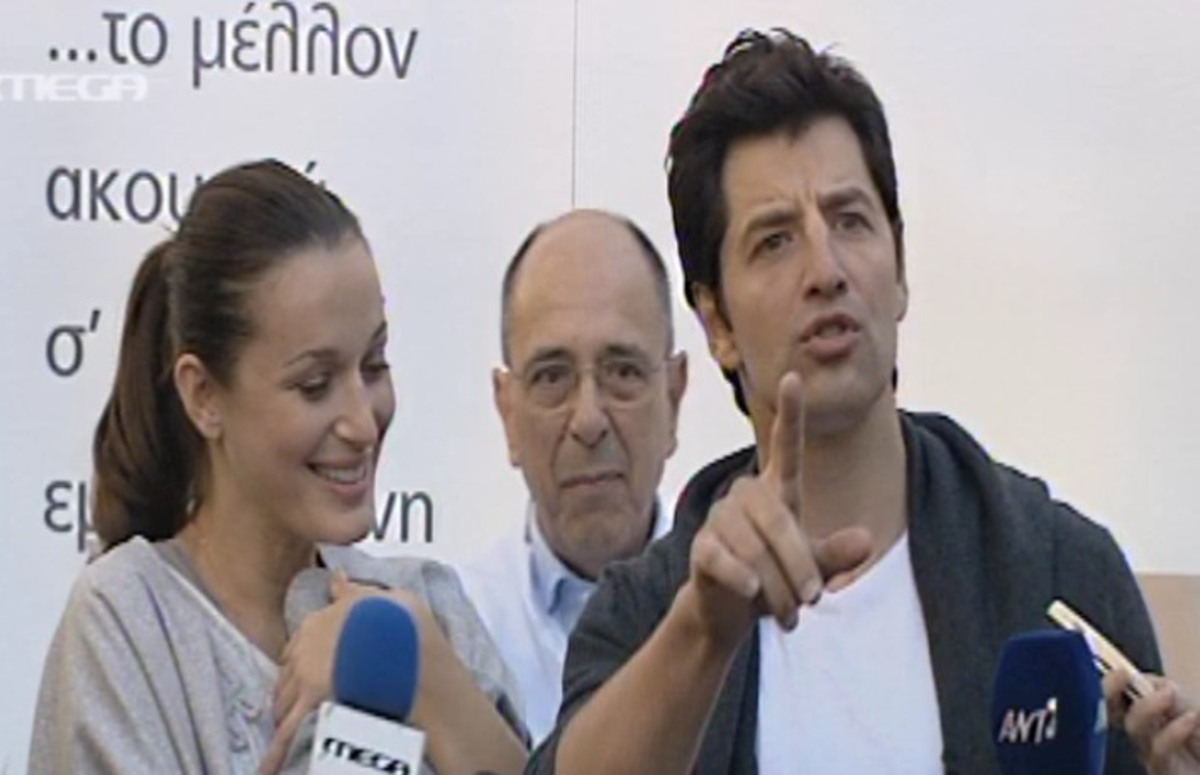 Ο Σάκης κάνει παρατήρηση στους δημοσιογράφους! Σε παραλήρημα οι πρωινές εκπομπές!