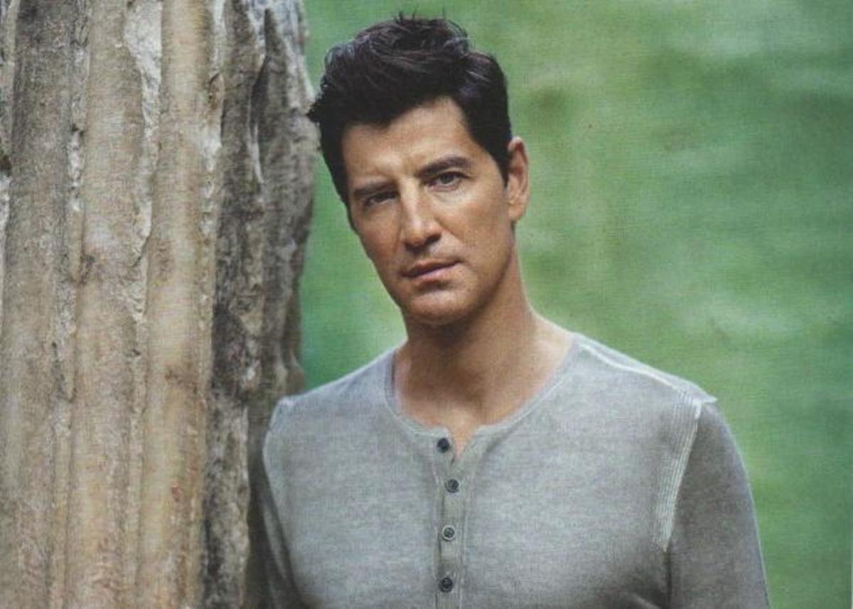 Σάκης Ρουβάς: Μιλά για τον Αλέξη Τσίπρα, και αφήνει ανοιχτό το ενδεχόμενο να πολιτευτεί!