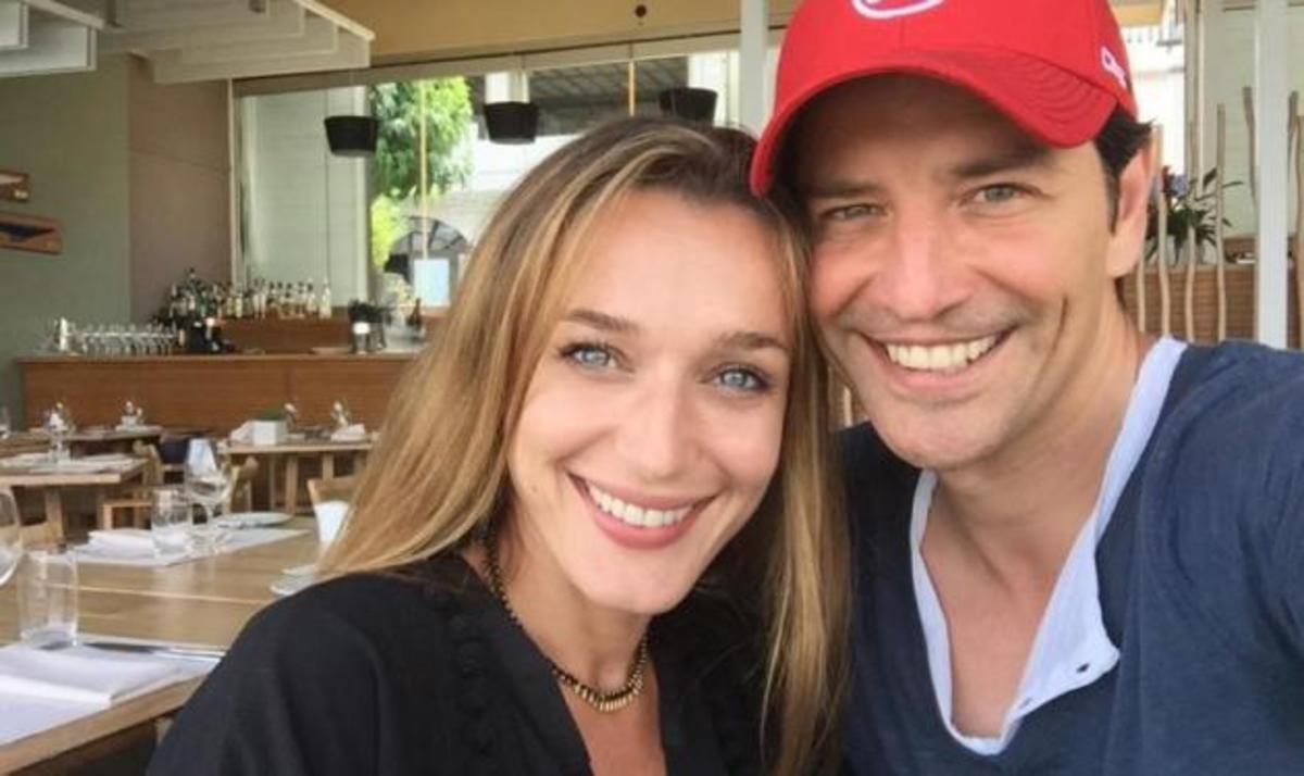 Ο Σάκης Ρουβάς έβγαλε selfie την ώρα που έτρωγε με την Κάτια!