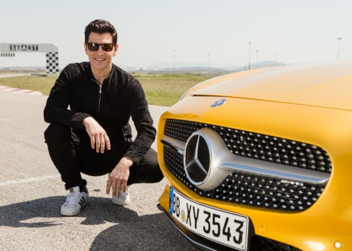 Ο Σάκης Ρουβάς κάνει test drive! ΦΩΤΟ