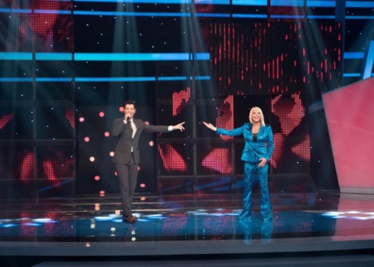 Ρούλα Κορομηλά – Σάκης Ρουβάς: Δείτε τους στην πρώτη τους τηλεοπτική συνάντηση!