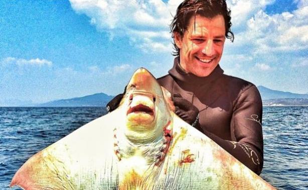 Ξαναβούτηξε ο Σάκης! Δείτε τι ψάρι έπιασε αυτή τη φορά!