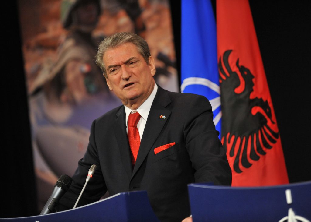 Μπερίσα: “Γείτονες απελευθερωθείτε από την αλβανοφοβία”