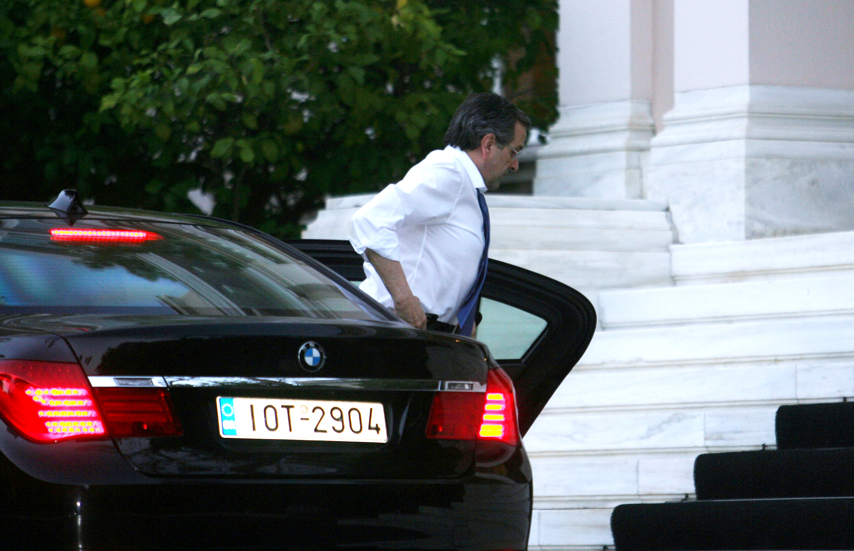 Ο Σαμαράς μπήκε στο Μαξίμου με σηκωμένα τα μανίκια! ΦΩΤΟ