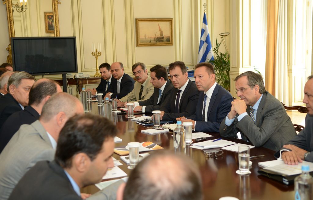 ΦΩΤΟ EUROKINISSI - Ο Αντώνης Σαμαράς με τους παραγωγικούς φορείς της Β. Ελλάδος στο Μαξίμου