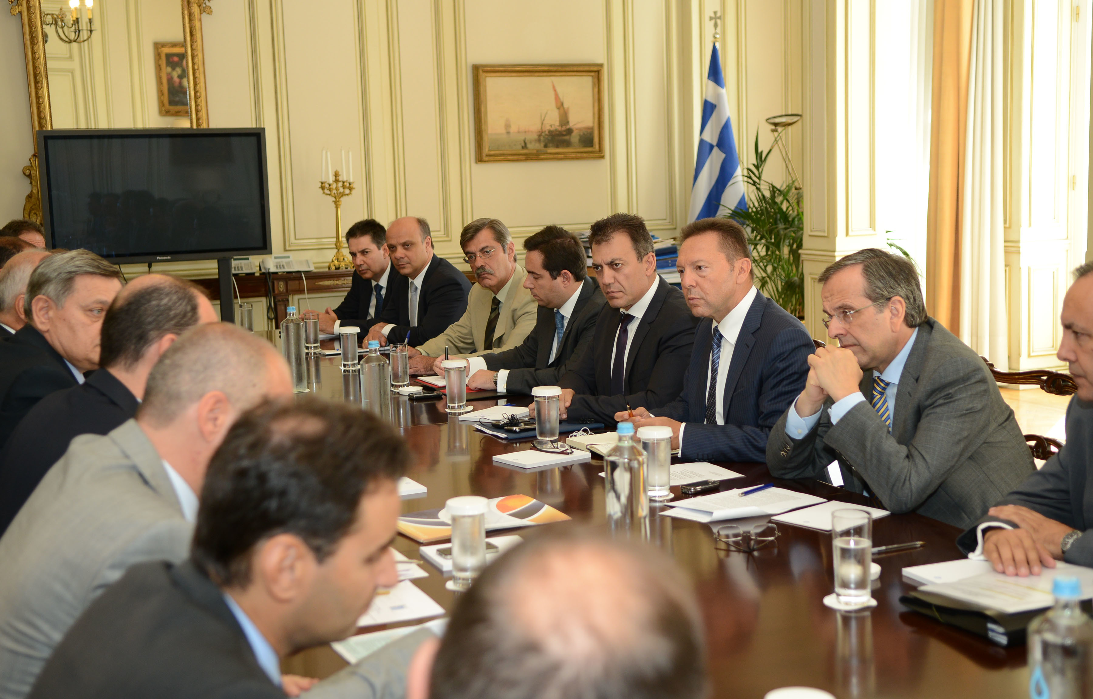 ΦΩΤΟ EUROKINISSI - Ο Αντώνης Σαμαράς με τους παραγωγικούς φορείς της Β. Ελλάδος στο Μαξίμου