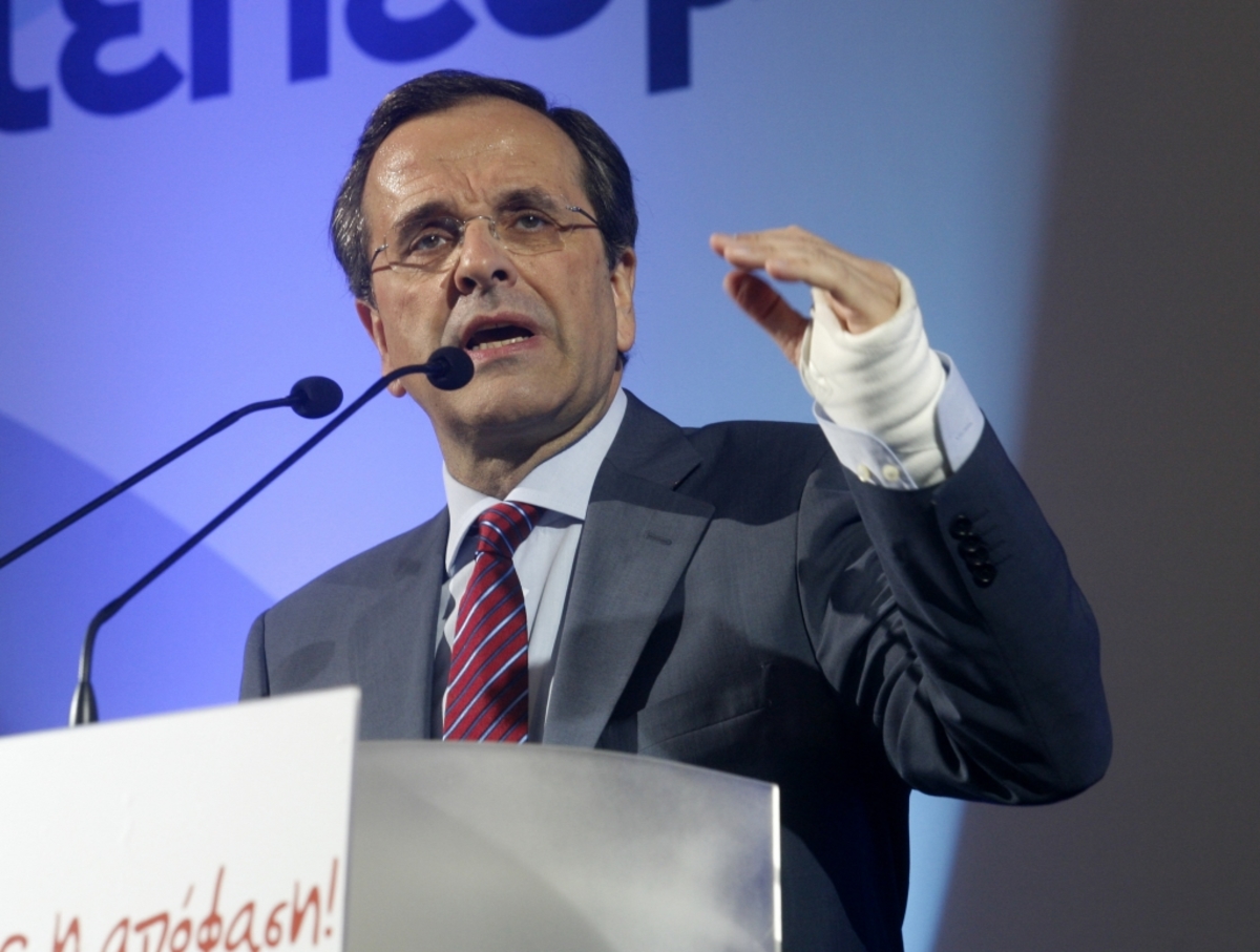 Τι έπαθε το χέρι του Α. Σαμαρά;