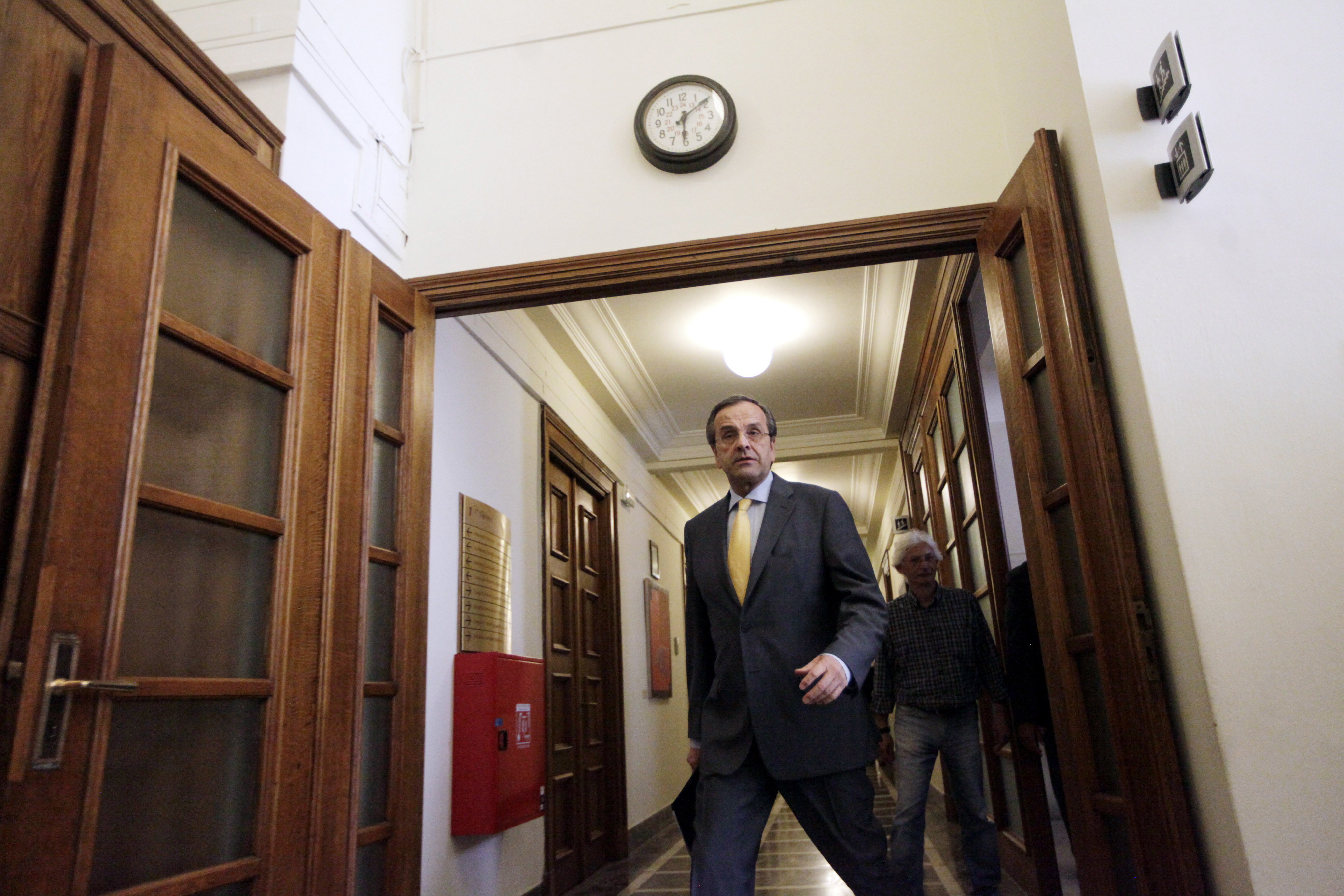 WSJ: Το πλεόνασμα θα ενισχύσει τις προσπάθειες της Αθήνας για ελάφρυνση του χρέους