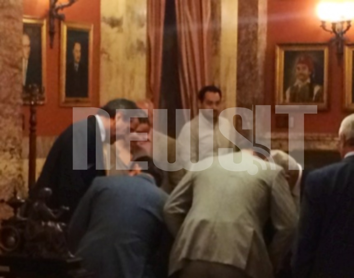 Σαμαράς: Αν βγει ο Τσίπρας δεν θα μείνει ευρώ στις τράπεζες