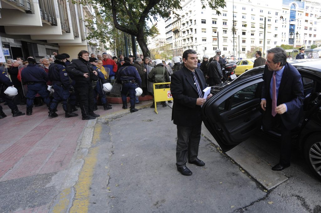 Ένταση με μικροομολογιούχους κοντά στο σπίτι Σαμαρά