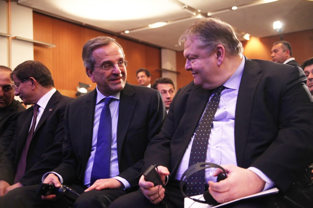 Έξαλλοι στην κυβέρνηση με τα σενάρια για πρόωρες εκλογές μετά τον Ιούνιο του 2015 – Διαψεύδουν και την αλλαγή του πρωθυπουργού