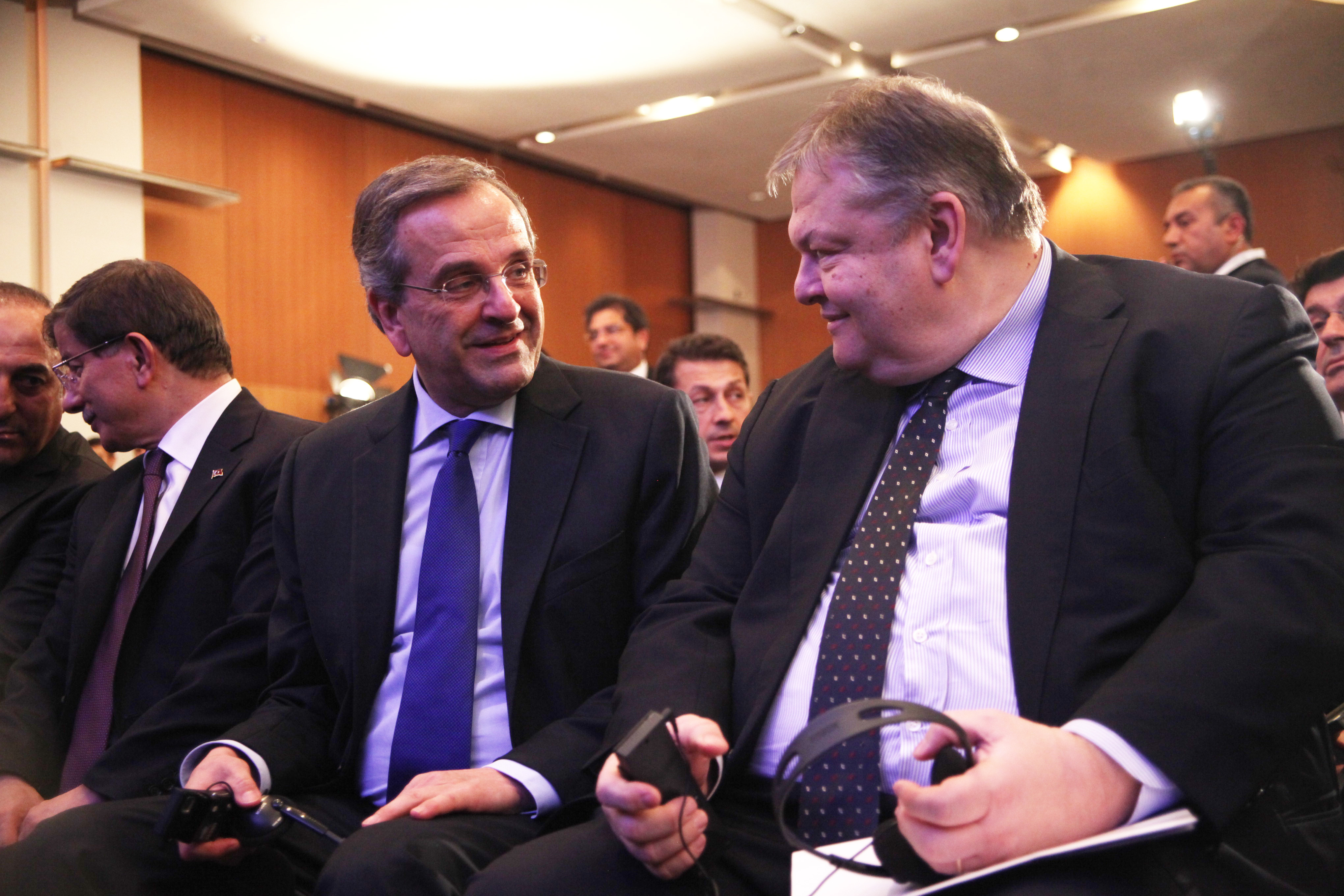Έξαλλοι στην κυβέρνηση με τα σενάρια για πρόωρες εκλογές μετά τον Ιούνιο του 2015 – Διαψεύδουν και την αλλαγή του πρωθυπουργού