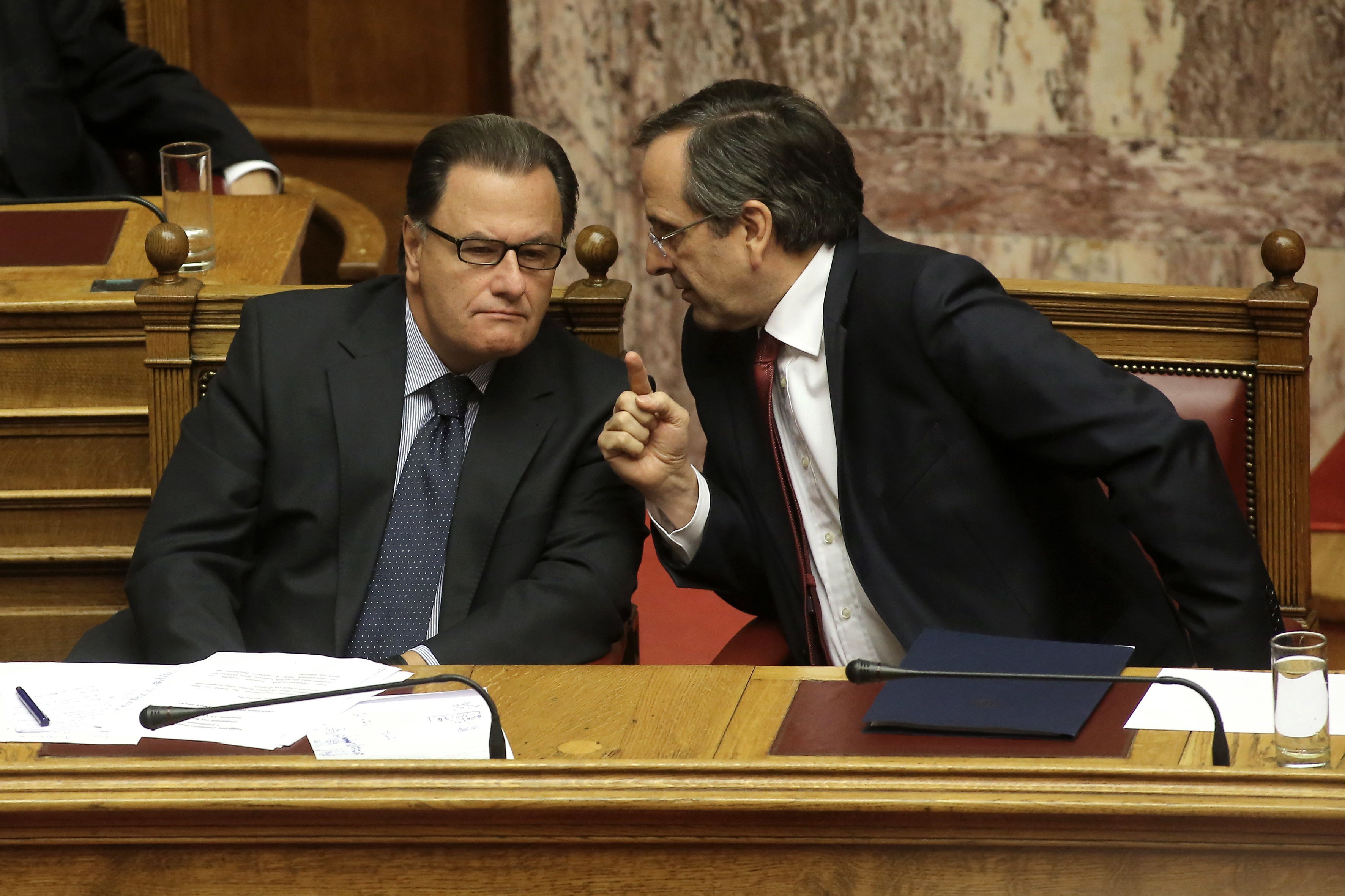 Μένει ή φεύγει ο Παναγιωτόπουλος – Τα σενάρια, οι “μνηστήρες” και ο “εξωκοινοβουλευτικός”
