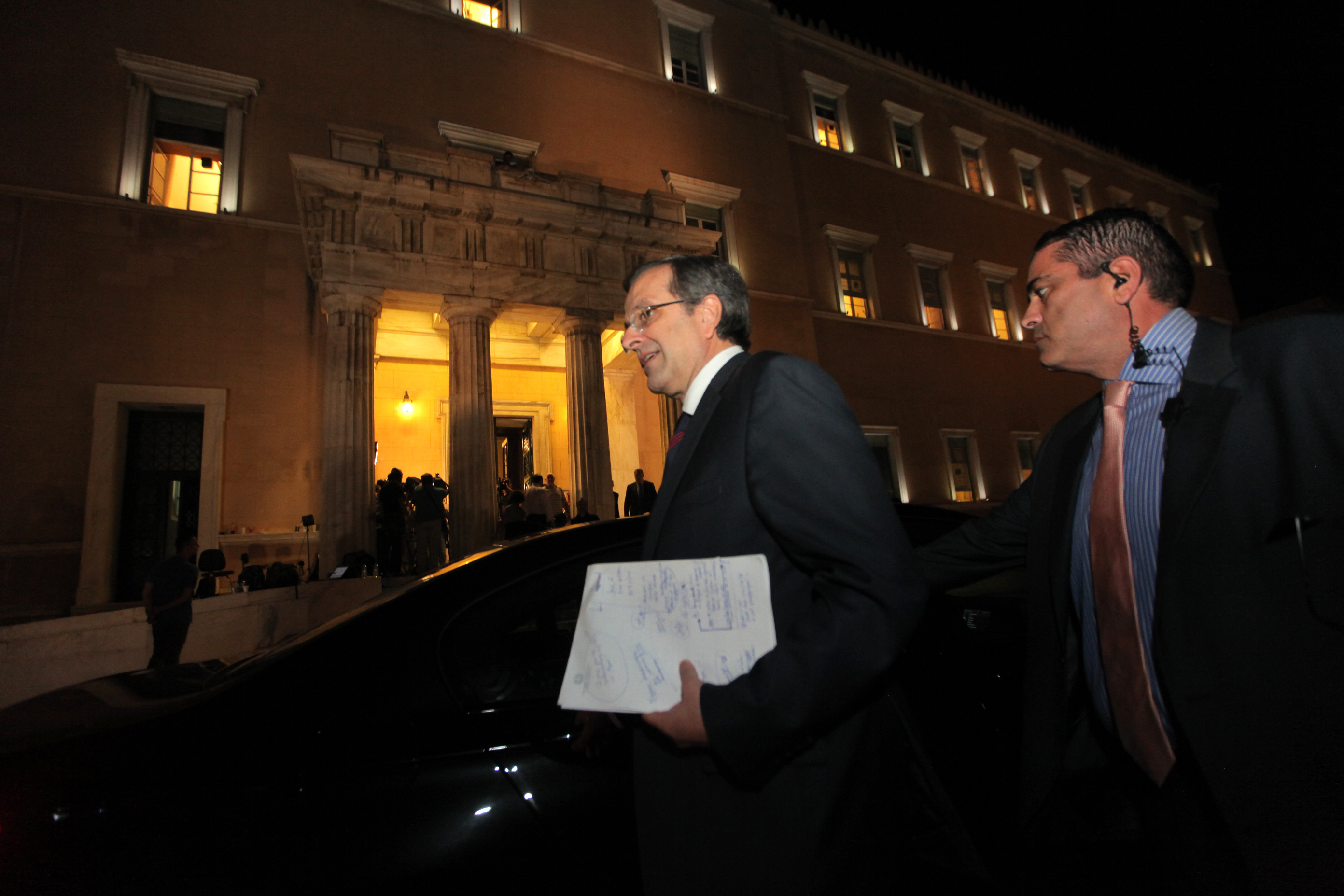 Αντιδράσεις των κομμάτων για τη σύσκεψη των πολιτικών αρχηγών