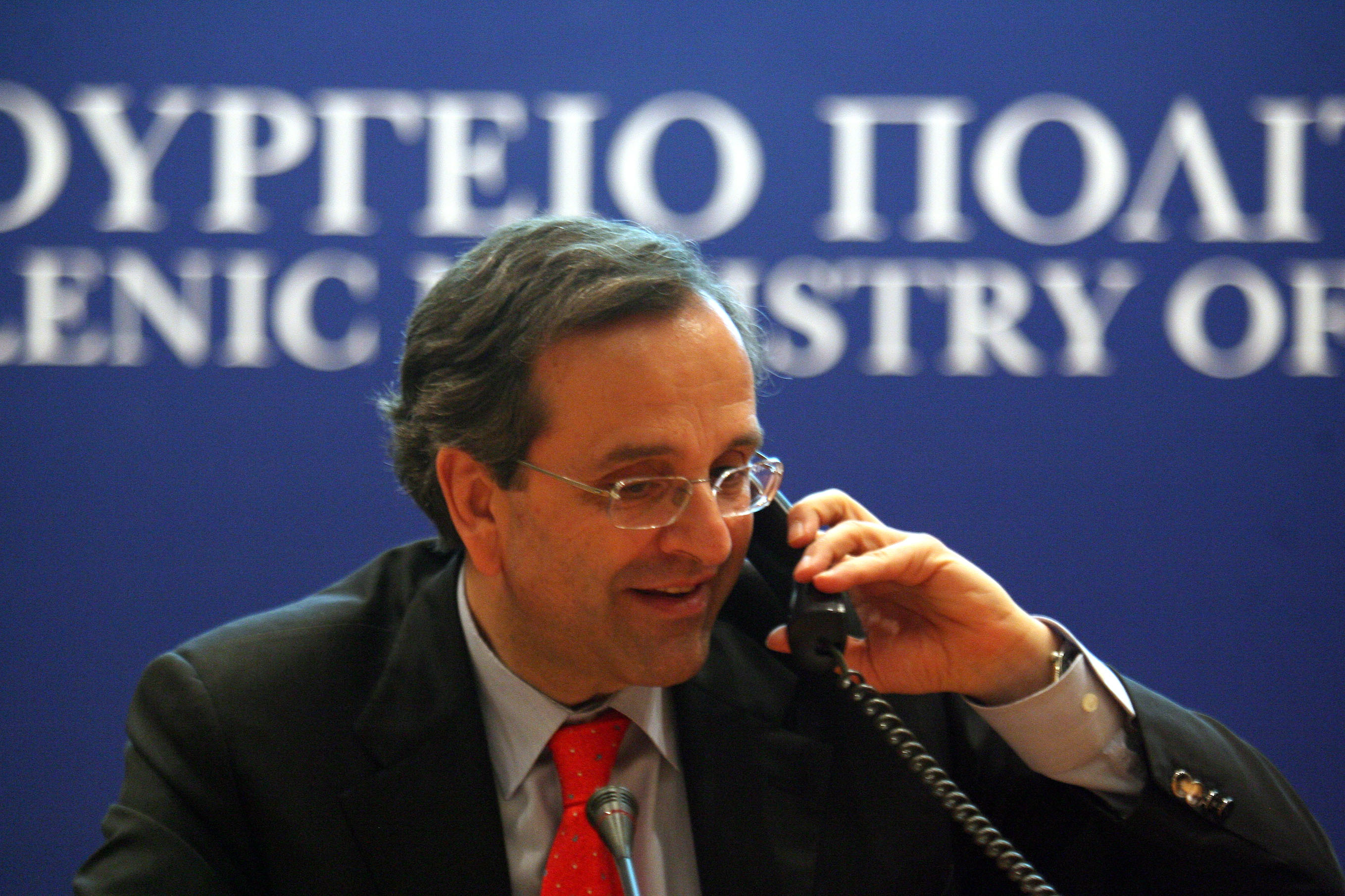 Ανασχηματισμός: Άρχισαν τα τηλέφωνα από το Μαξίμου – Ο ρόλος – μυστήριο του καθηγητή Οικονομίδη