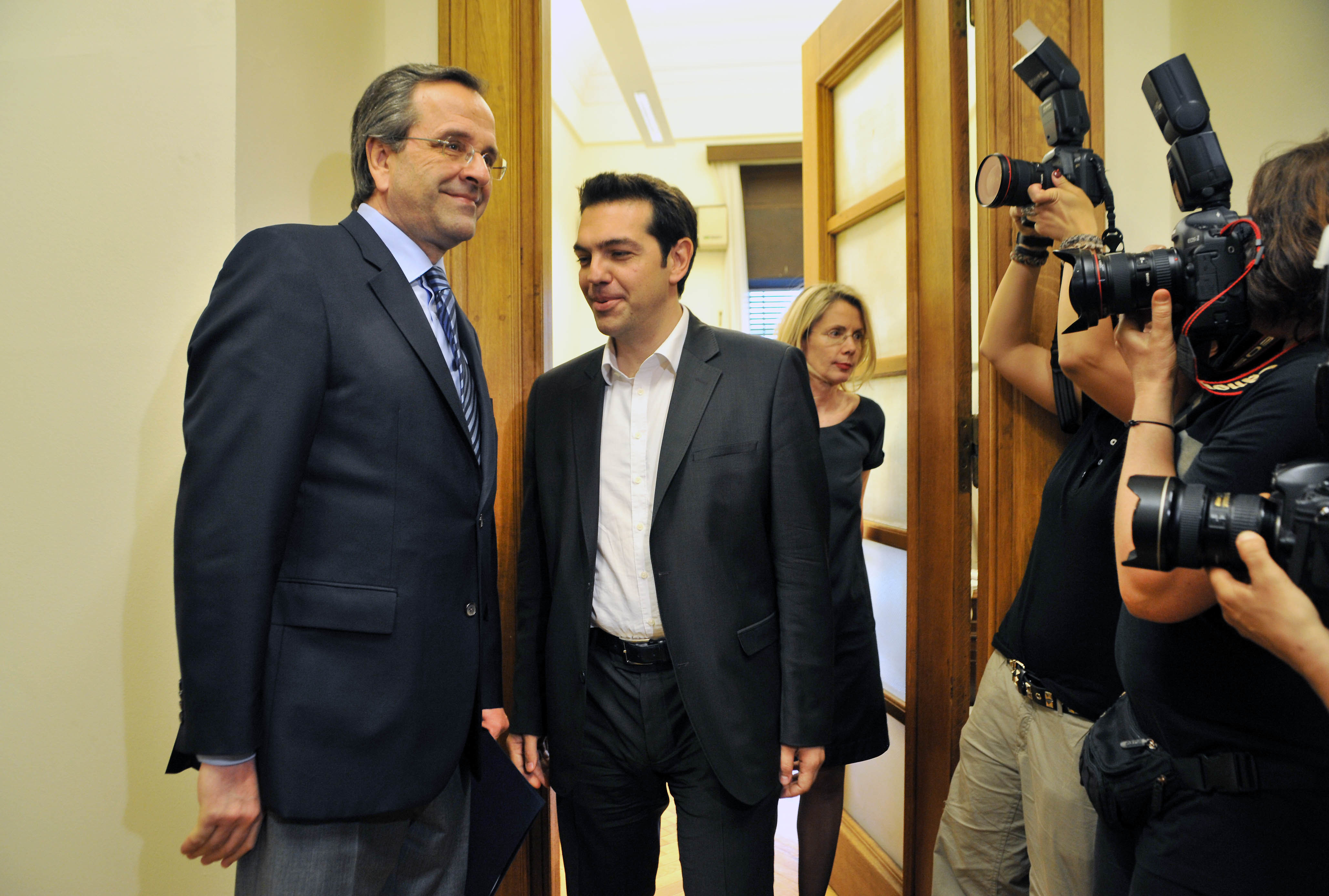 Βγήκαν τα “μαχαίρια” μεταξύ Σαμαρά και Τσίπρα για το ταξίδι στην Ευρώπη