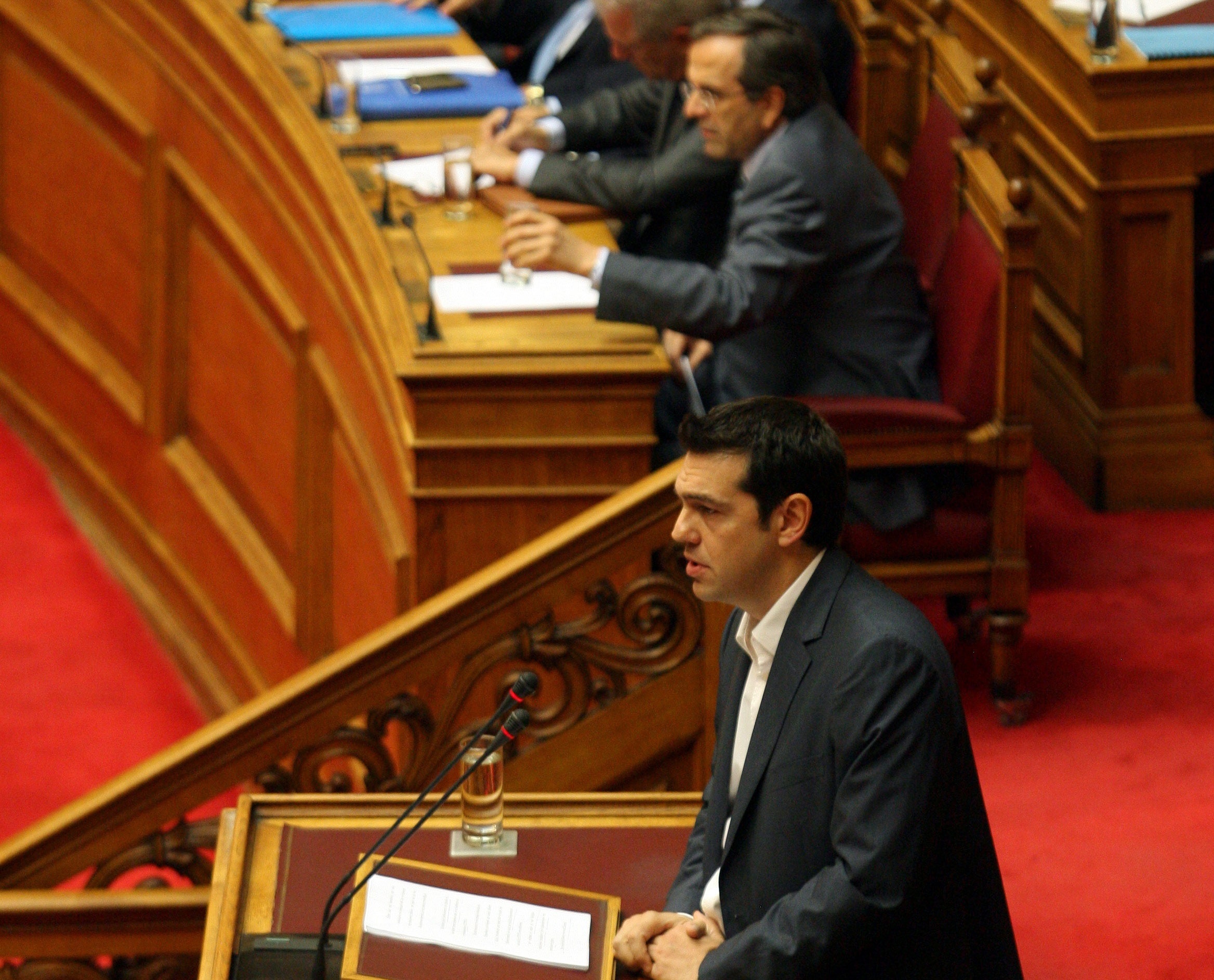 Το παρασκήνιο της πρότασης μομφής – Ποιους εξυπηρετεί