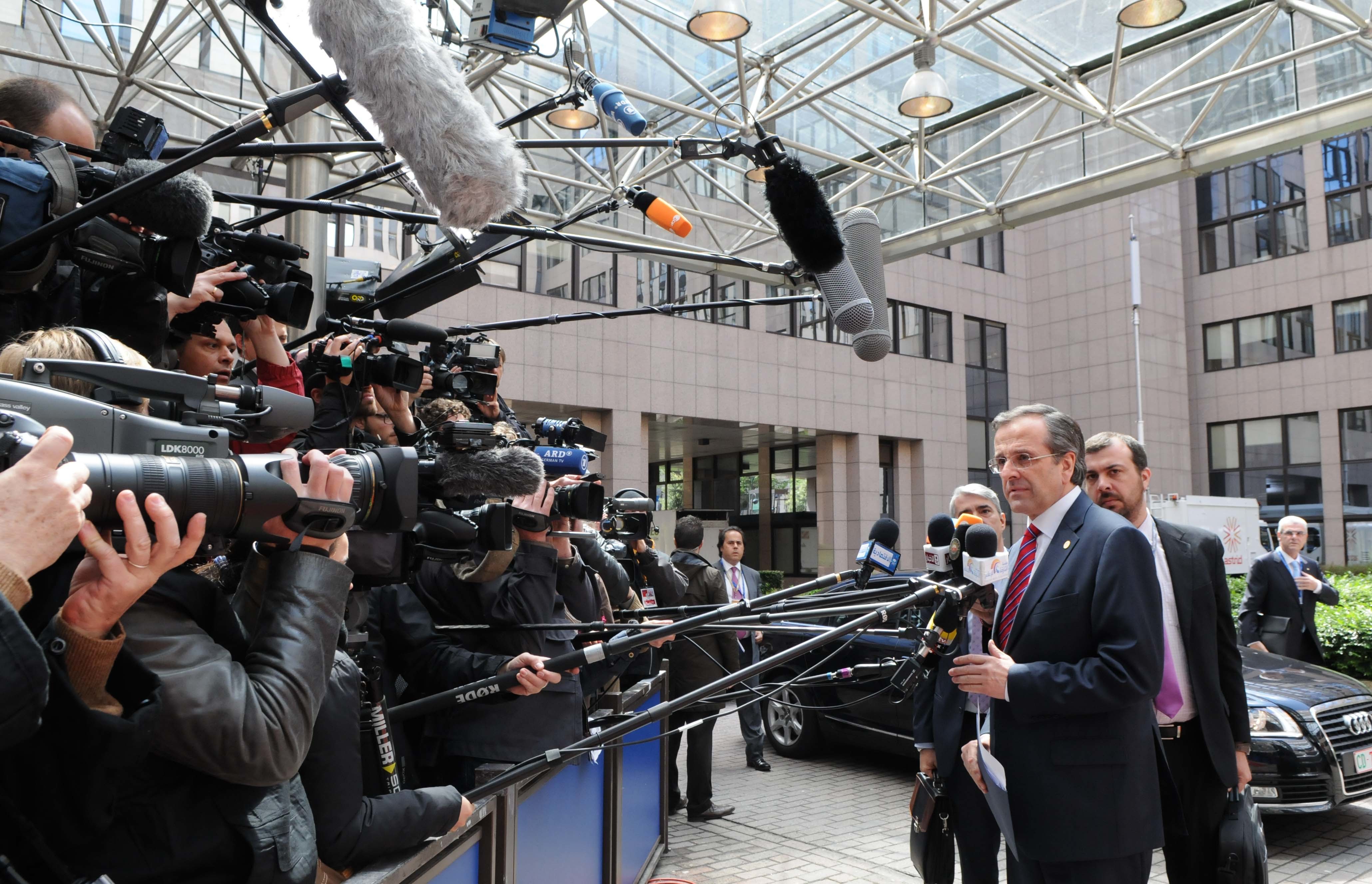 Σαμαράς από Βρυξέλλες: “Χρειαζόμαστε δραστικά μέτρα για την καταπολέμηση της ανεργίας”