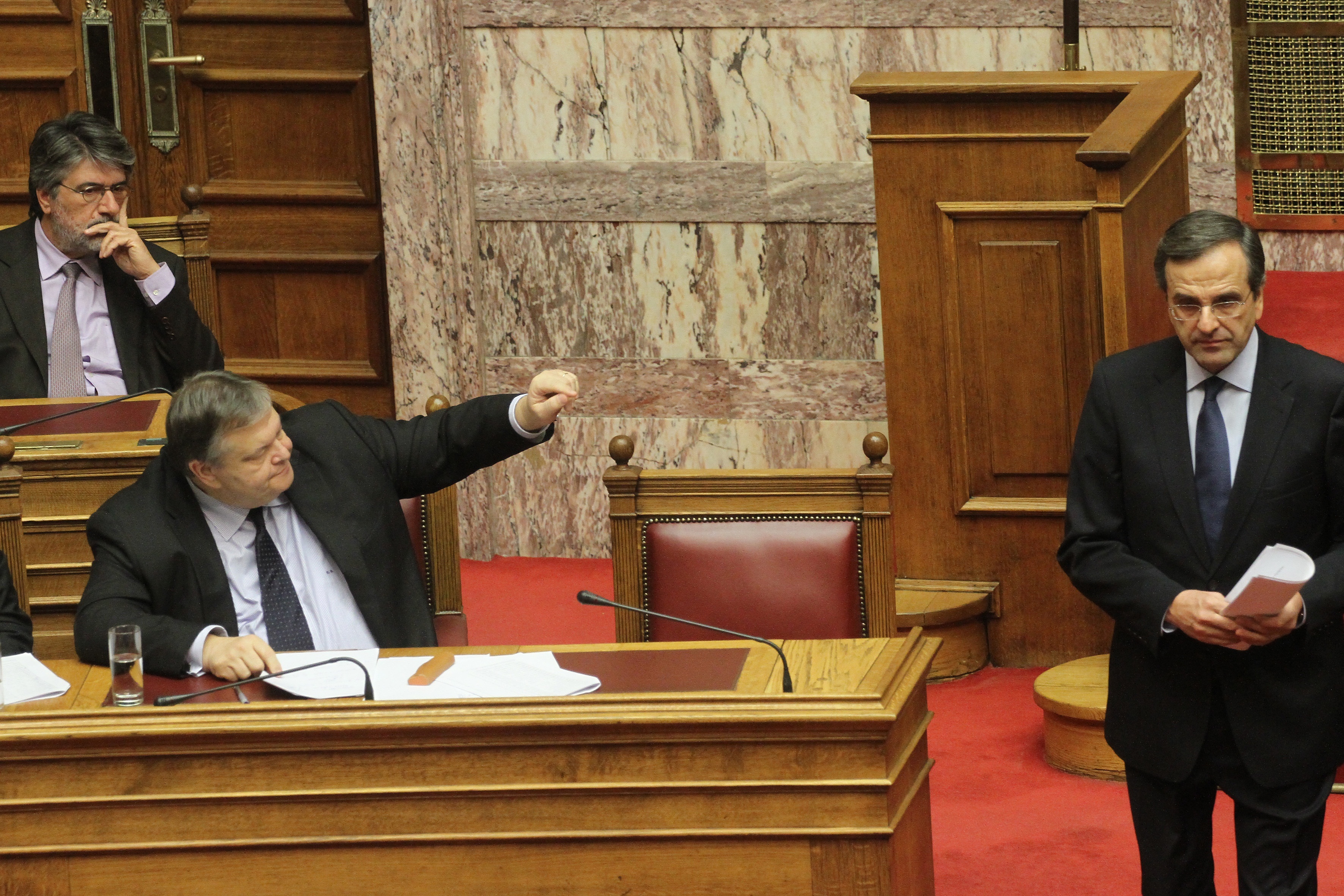 Μήνυμα Βενιζέλου προς Σαμαρά: “Μην παίζεις με τη φωτιά”