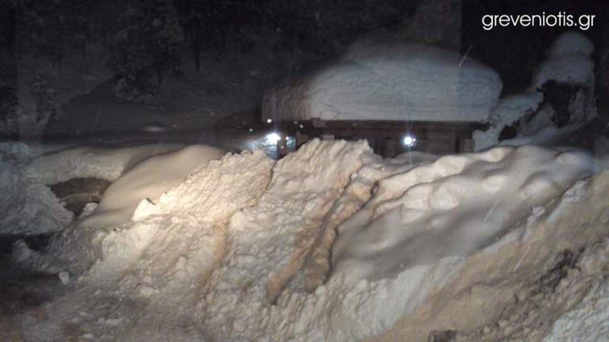 Γρεβενά: Αποκλεισμένοι σε 5 μέτρα χιόνι οι κάτοικοι της Σαμαρίνας-Βίντεο και φωτό!
