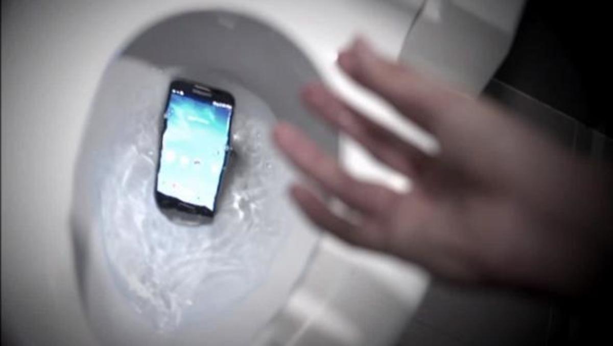 Δείτε τις κακουχίες που περνάει ένα Galaxy S4 πριν την κυκλοφορία του!
