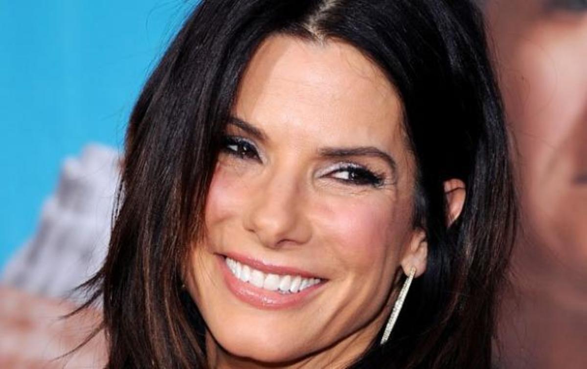 Η Sandra Bullock δεν είναι πια μελαχρινή
