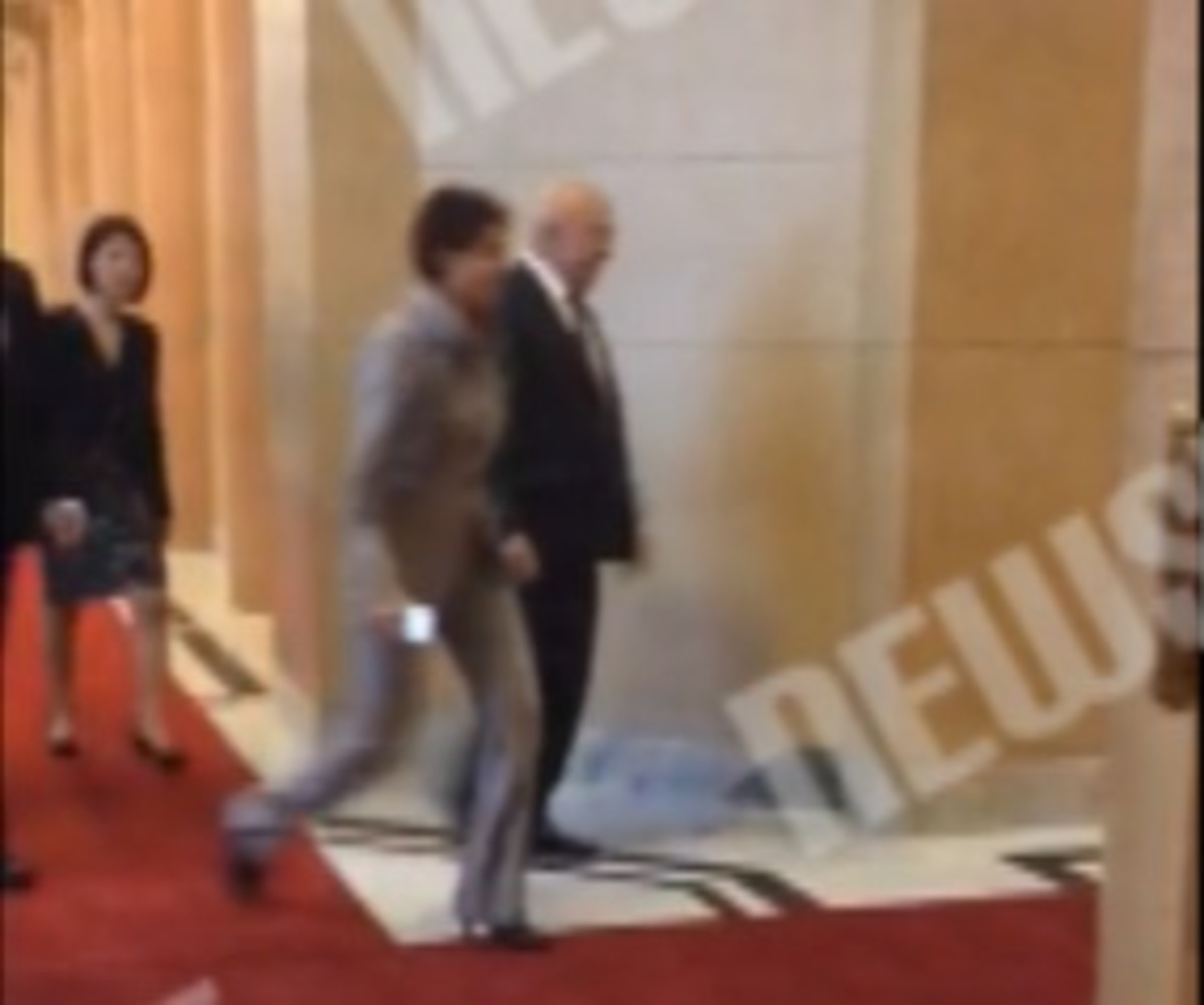 Είσοδος Σαπέν στη βουλή