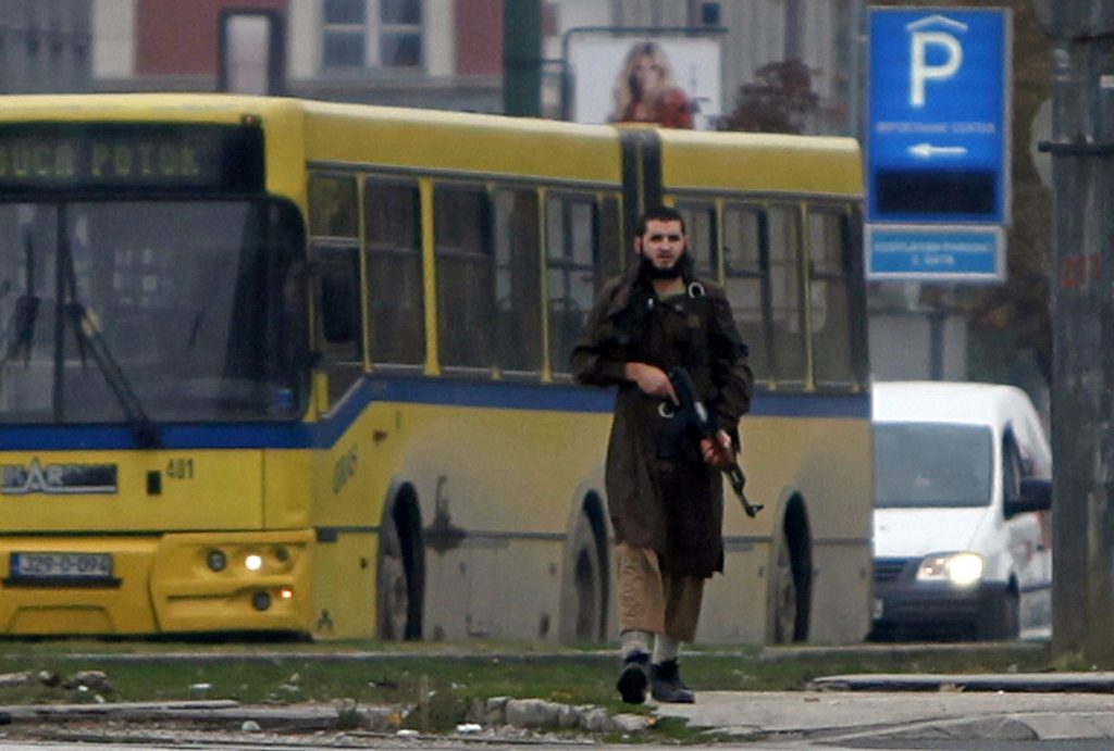 Άνοιξε πυρ εναντίον της αμερικανικής πρεσβείας στο Σαράγεβο