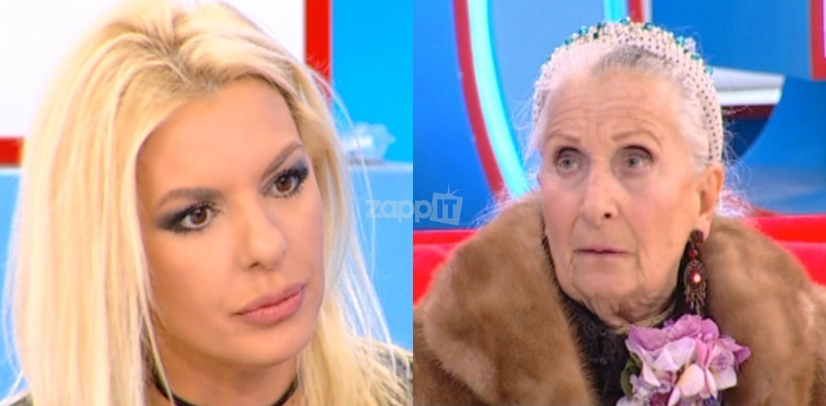 Η αμήχανη στιγμή που η Αννίτα Πάνια ρωτά την Τιτίκα Σαριγκούλη για τη γούνα που φορά!