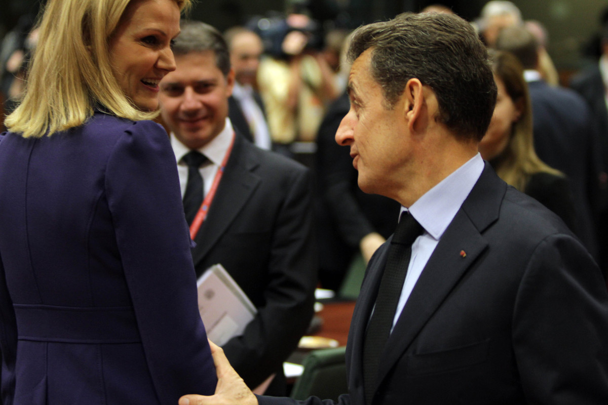 O Σαρκοζί θα αλλάξει το Σύνταγμα ώστε να απαγορεύσει τα μπουρκίνι