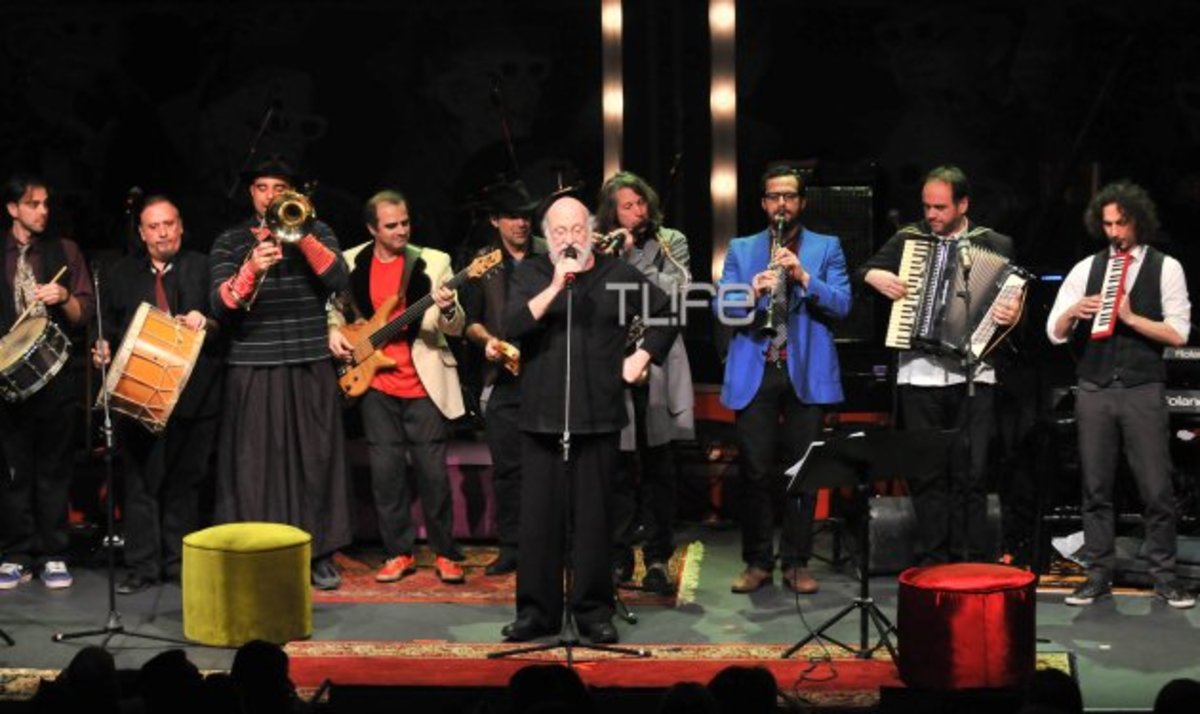 Η Ακτή Πειραιώς «άνοιξε» όπως επιθυμούσε ο Σ. Μπουλάς – Τα συγκινητικά λόγια του Δ. Σαββόπουλου