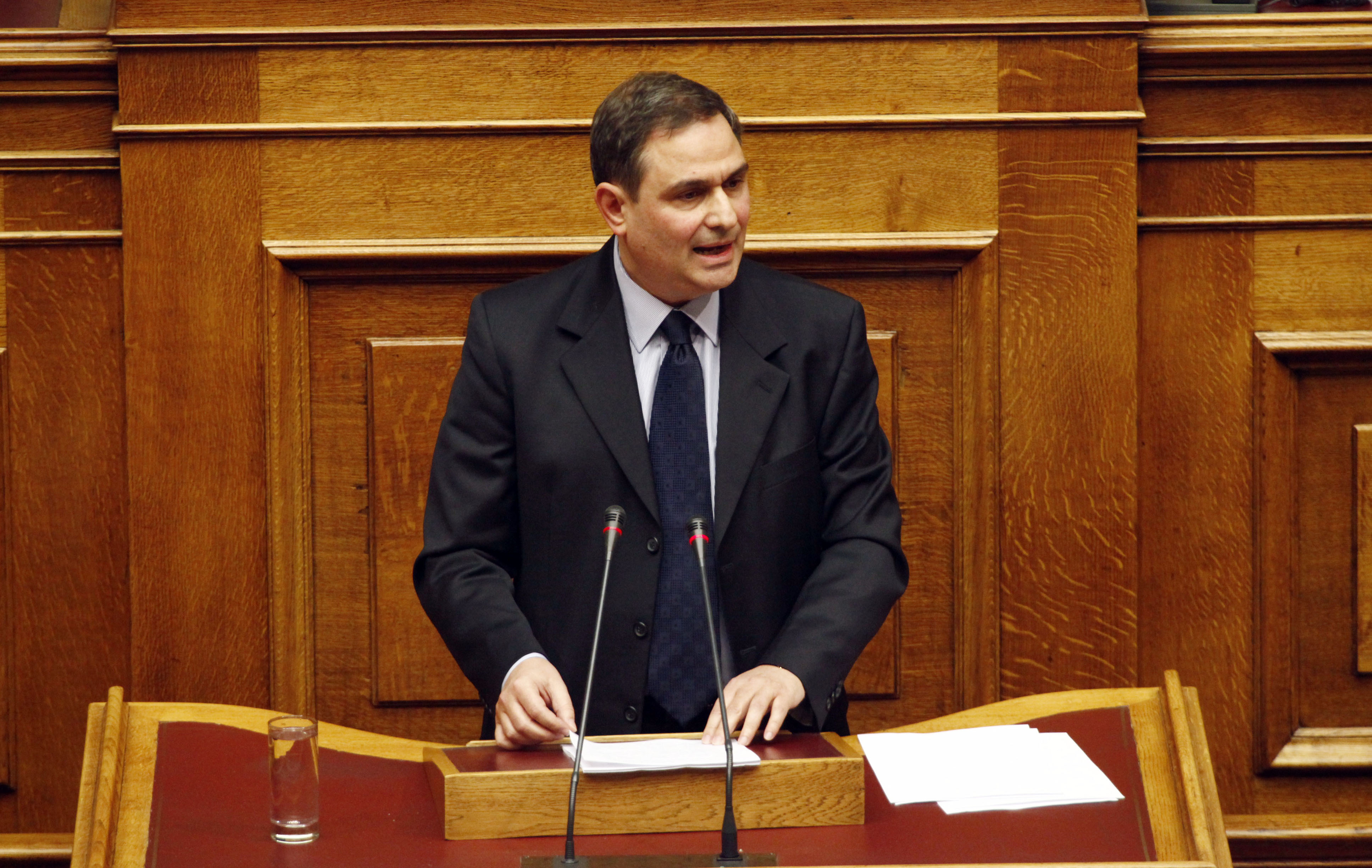 Έξαλλοι στο ΠΑΣΟΚ για την επιλογή Παπαθανασίου στα ΕΛΠΕ: Επί υπουργίας του τα έσοδα κατέρρευσαν!