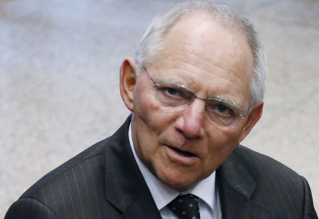 Σόιμπλε: “Κερδίζουμε περισσότερα απ’ ότι μας κοστίζουν οι βοήθειες”