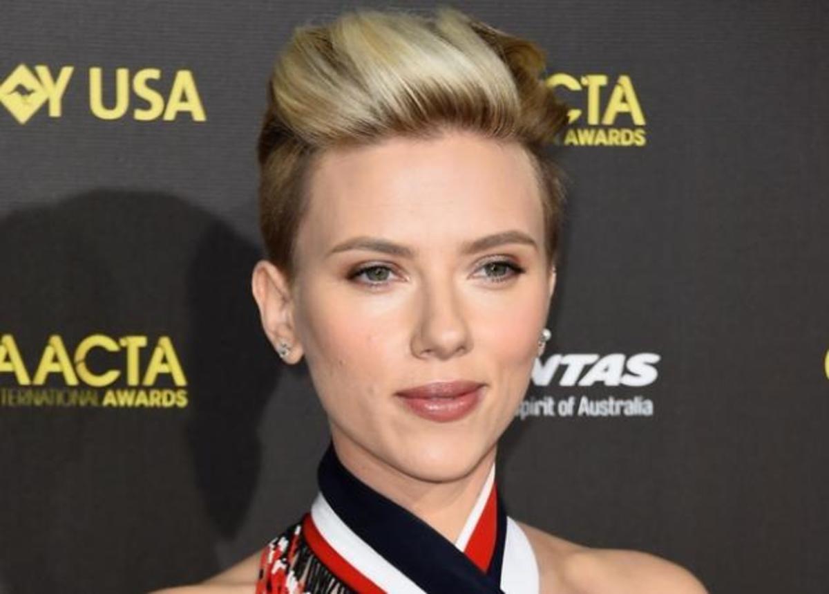 Εντυπωσιακή εμφάνιση της Scarlett Johansson! Δες τι φόρεσε!