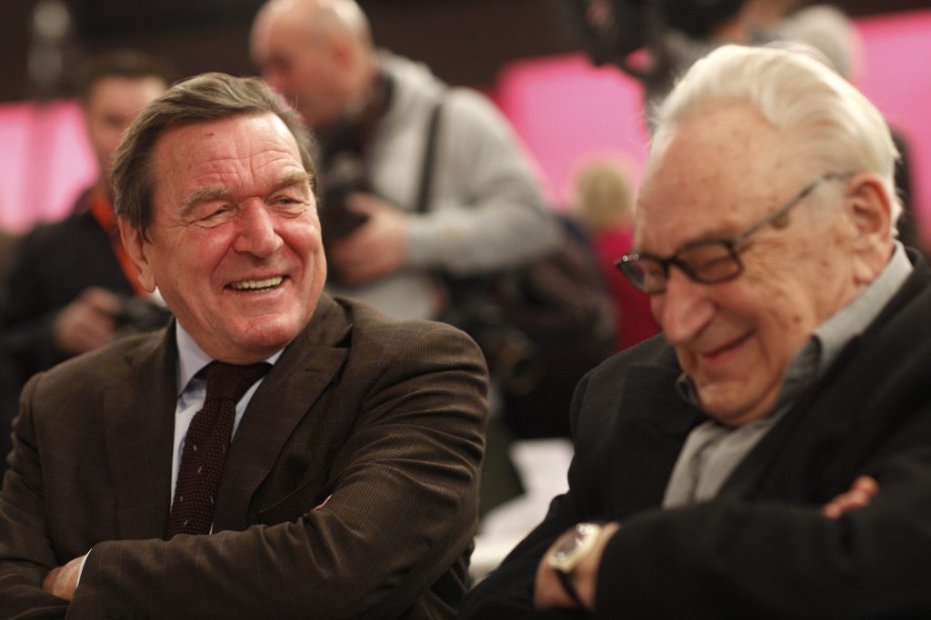 Γερμανία: Αλληλεγγύη προς την Ελλάδα ζητεί από την ΕΕ και τη χώρα του ο πρώην Καγκελάριος