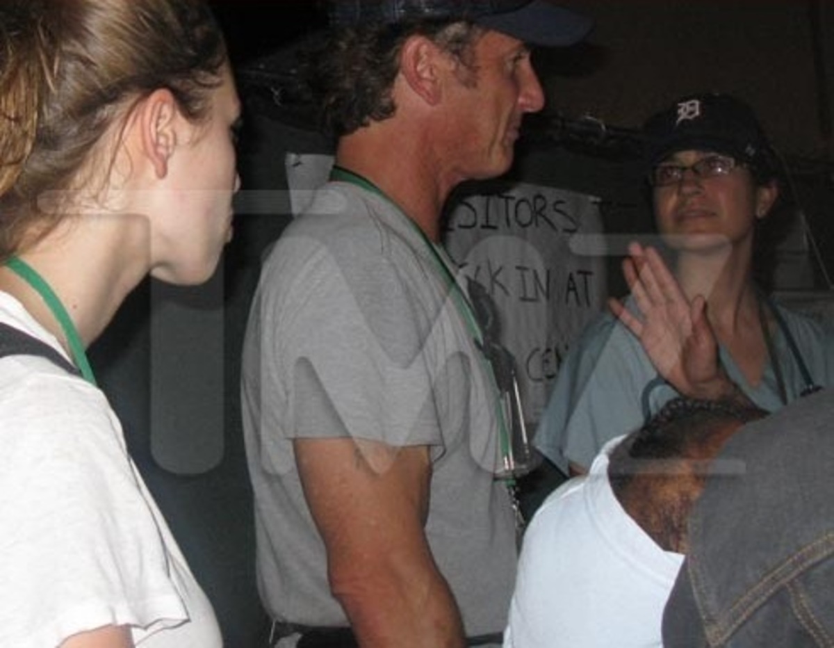 Πώς βοήθησε ο Sean Penn, σεισμόπληκτη μητέρα και παιδι!