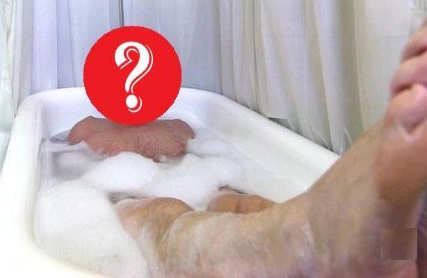 Πασίγνωστος τηλε-μάγειρας όπως τον γέννησε η μητέρα του!