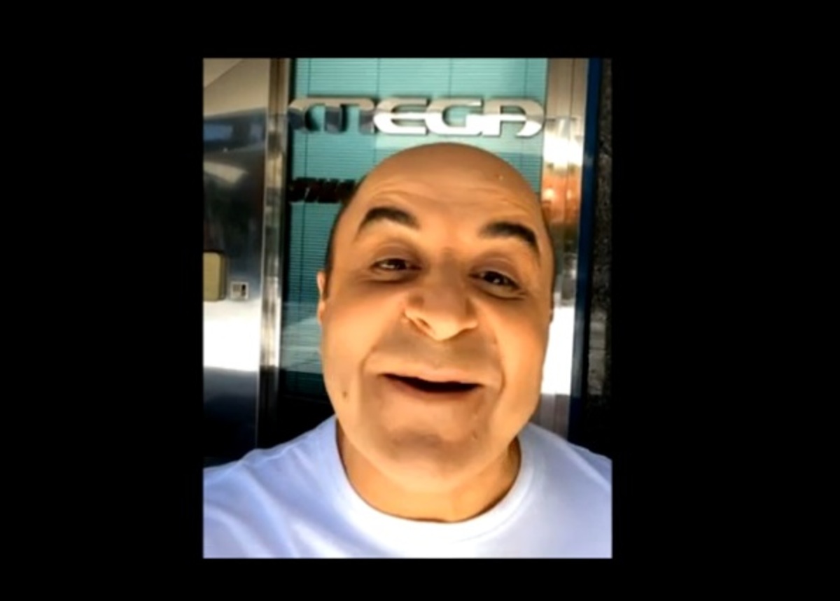 Ο Μάρκος Σεφερλής μας καλωσορίζει στο πρωινό του MEGA με selfie βίντεο!