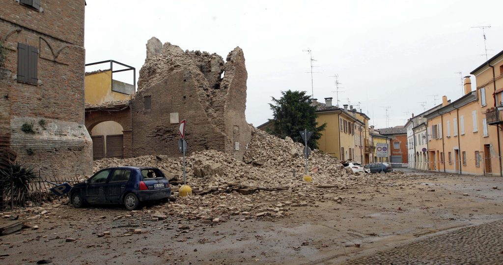 Ο σεισμός στην Ιταλία προκαλεί χάος στον τομέα της παρμεζάνας