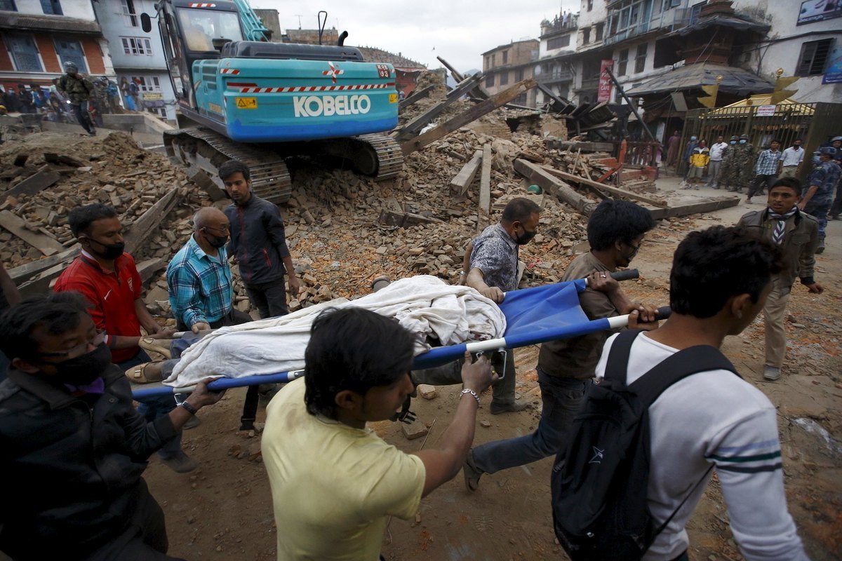 Νεπάλ: Σε κατάσταση εκτάκτου ανάγκης η χώρα – Στους 1500 οι νεκροί από τον φονικό σεισμό 7,9 Ρίχτερ