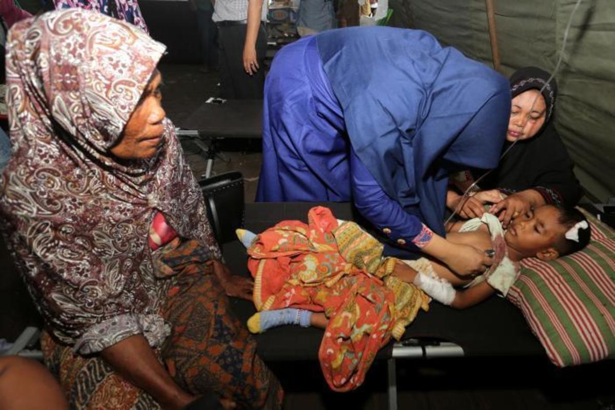 Σεισμός 6,5 Ρίχτερ στην Ινδονησία- Αυξάνονται οι νεκροί [pics&vids]